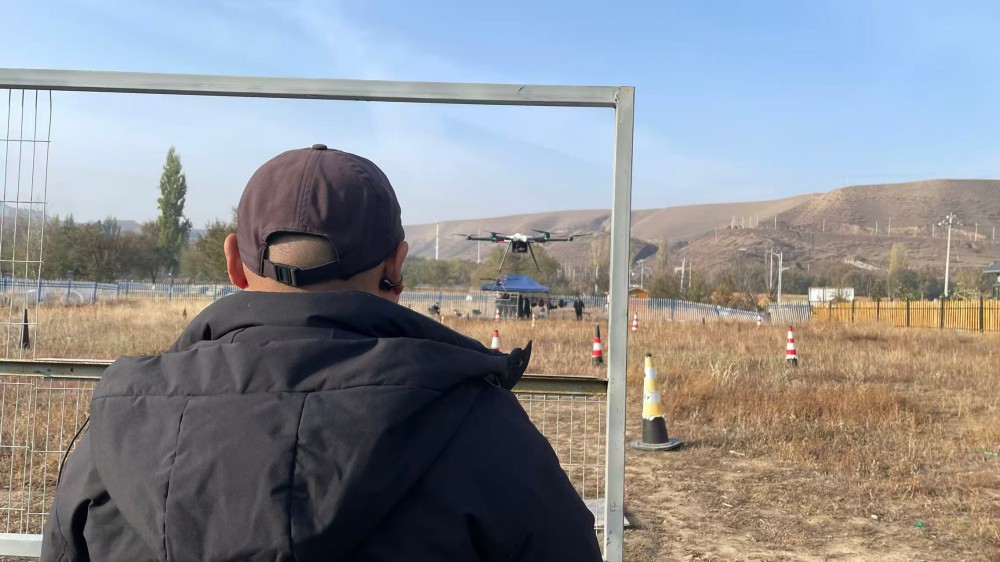 来保华润天新疆无人机培训！把无人机从“玩具”变成“生产工具”