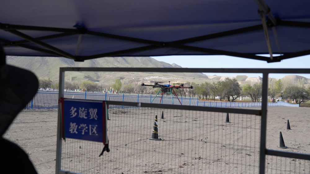 无人机清洗赋能新疆信号塔 保华润天解锁运维新效率